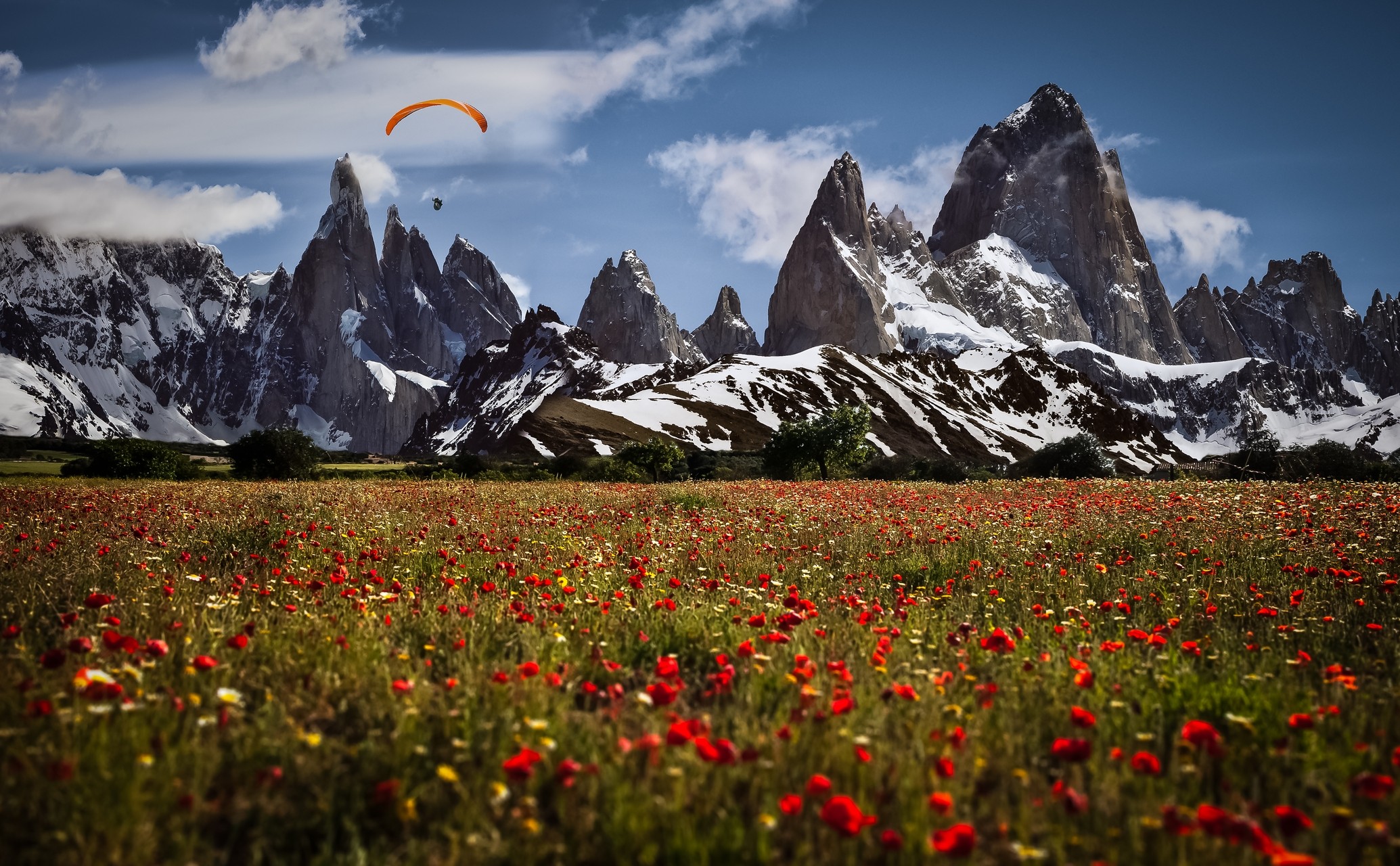 carta da parati ogq,paesaggio naturale,natura,montagna,prato,cielo