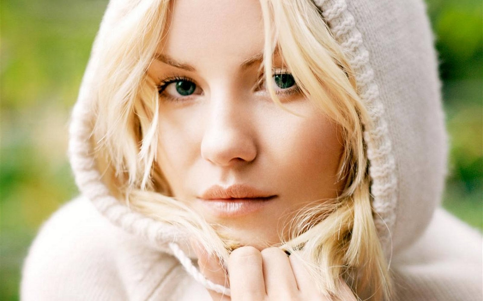 elisha cuthbert fond d'écran hd,cheveux,visage,blond,lèvre,beauté