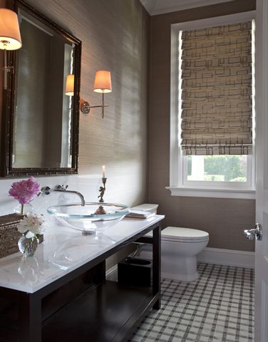 papel tapiz en la mitad inferior de la pared,habitación,baño,propiedad,diseño de interiores,loseta