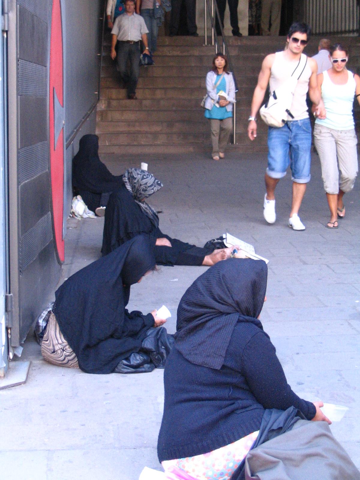 Plumb Line Wallpaper WallpaperUse