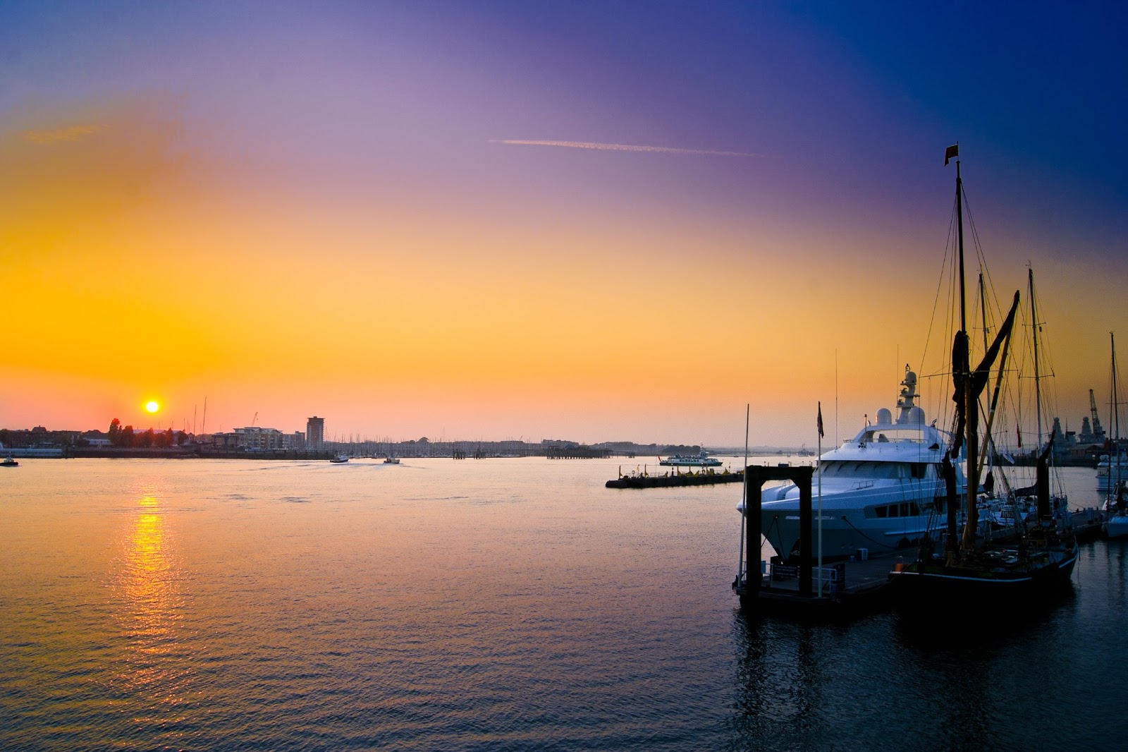 fonds d'écran de photographie hd 1080p,ciel,plan d'eau,horizon,le coucher du soleil,lever du soleil