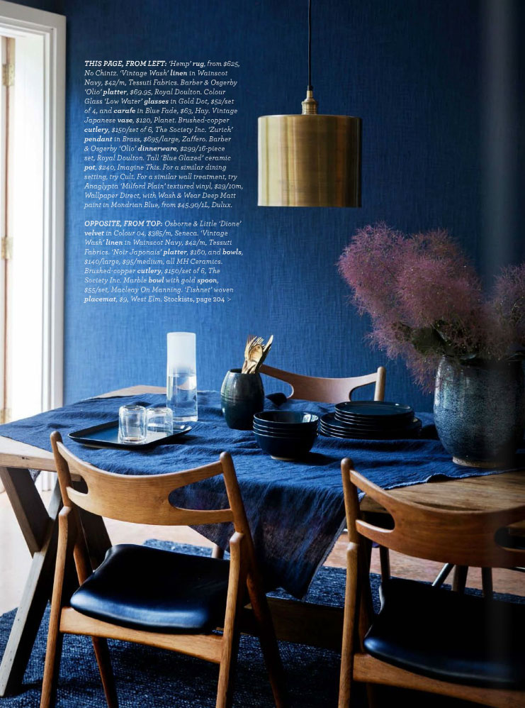 壁の青と白の壁紙,ルーム,家具,インテリア・デザイン,ダイニングルーム,青い