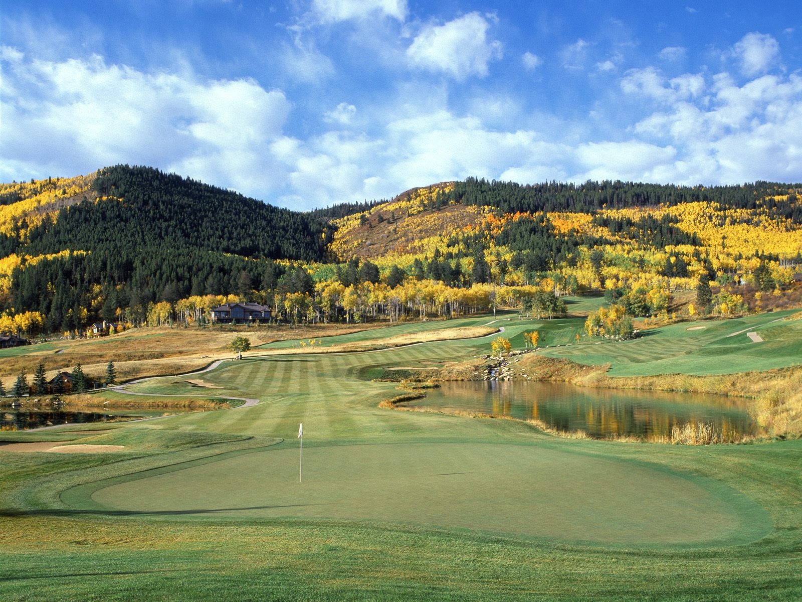 fondo de pantalla,paisaje natural,naturaleza,cielo,campo de golf,colina