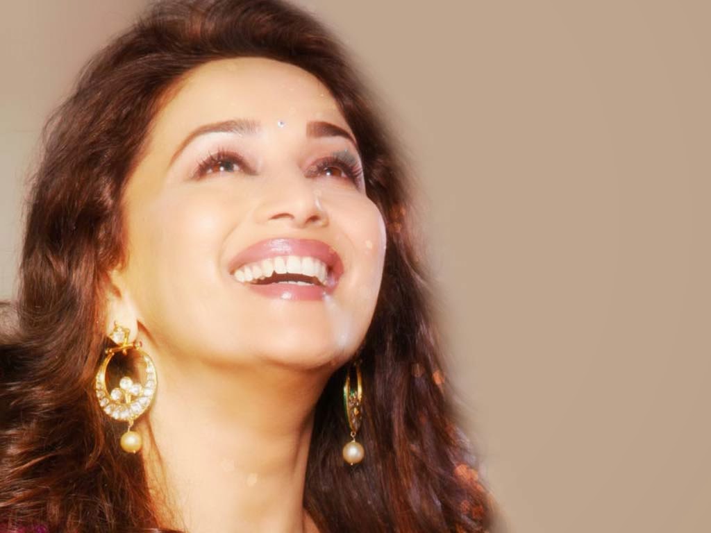 madhuri dixit fond d'écran hd,cheveux,visage,sourcil,sourire,coiffure