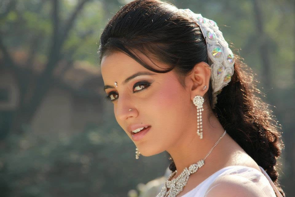 bhojpuri actress wallpaper,hair,headpiece,hairstyle,hair accessory,beauty