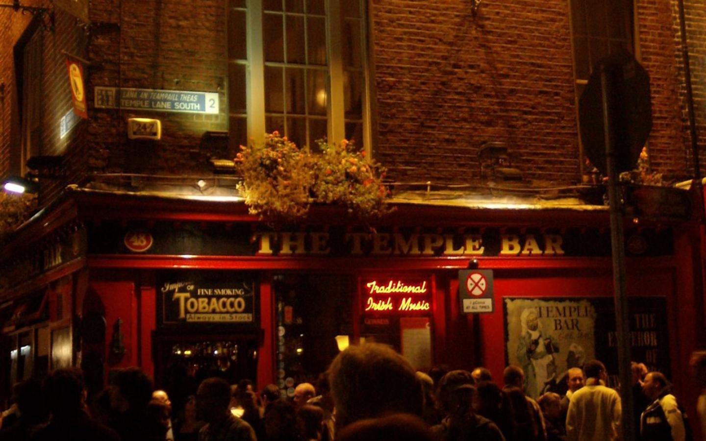 fondo de pantalla de pub,noche,edificio,multitud,arquitectura,calle