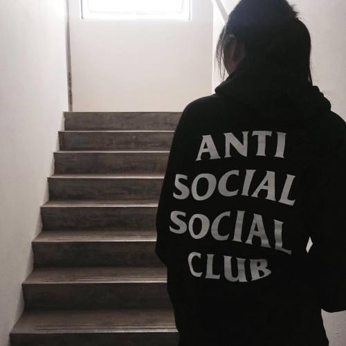 fond d'écran anti social social club,escaliers,noir,texte,police de caractère,t shirt