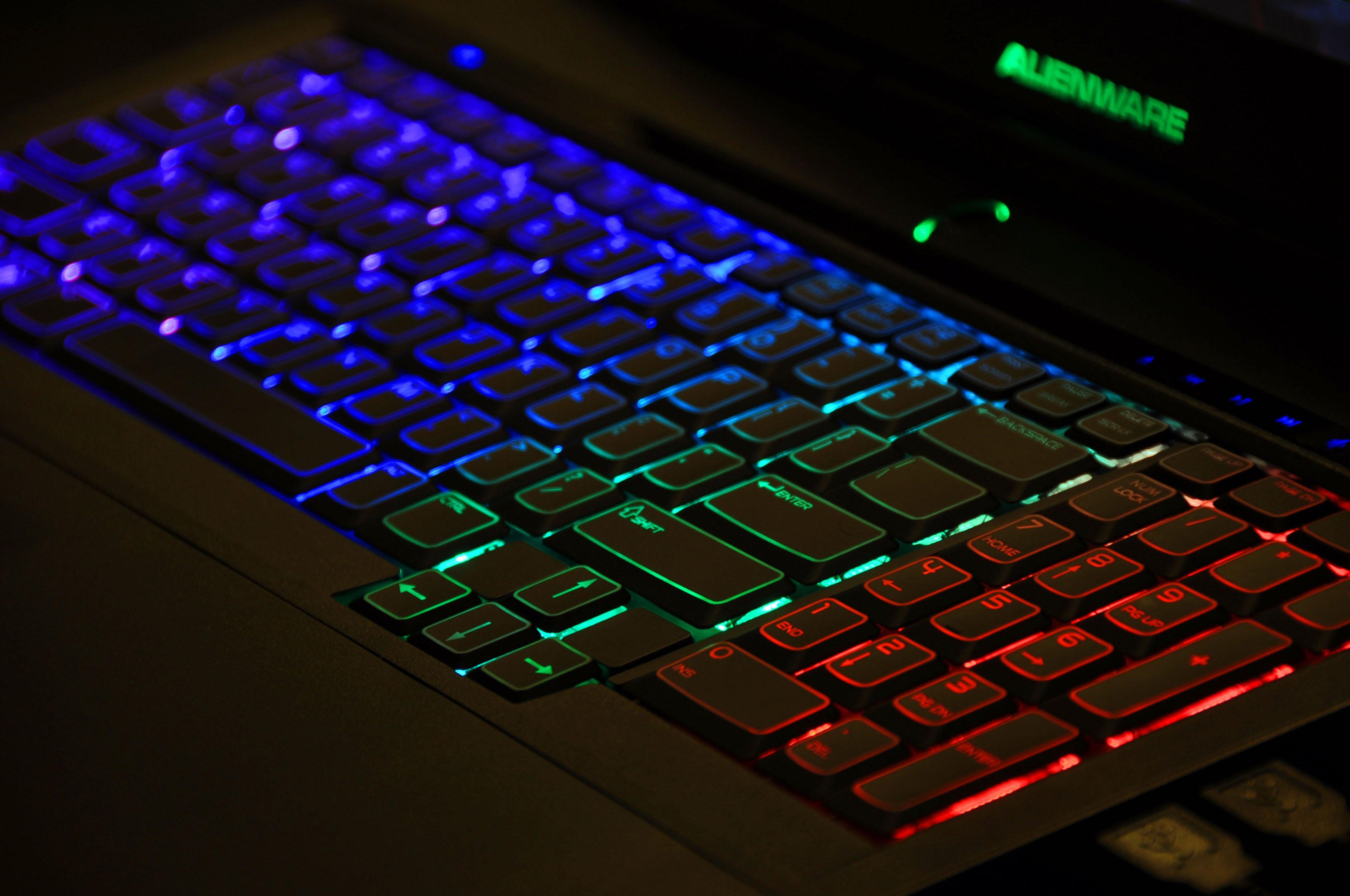 gaming laptop wallpaper,computer tastatur,blau,technologie,grün,computerhardware