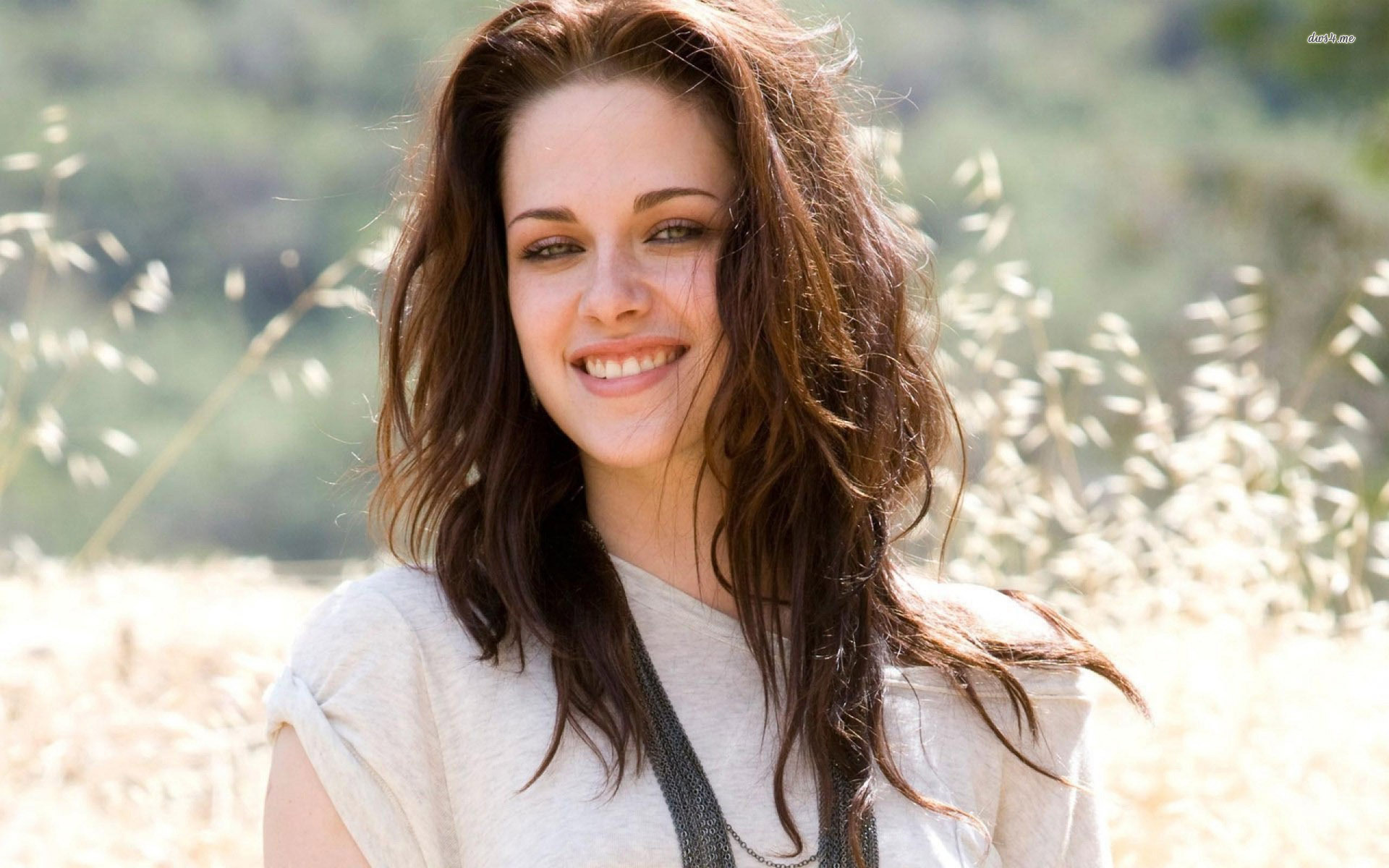 wallpaper kristen,hair,people in nature,face,facial expression,hairstyle