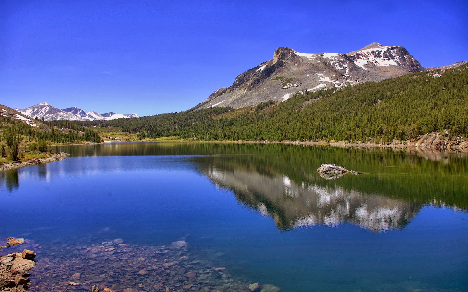 seulement fond d'écran hd,montagne,réflexion,paysage naturel,plan d'eau,la nature