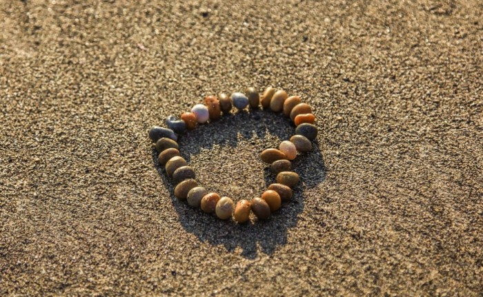 sfondi pantai bergerak,perlina,oggetto religioso,creazione di gioielli,collana,arte