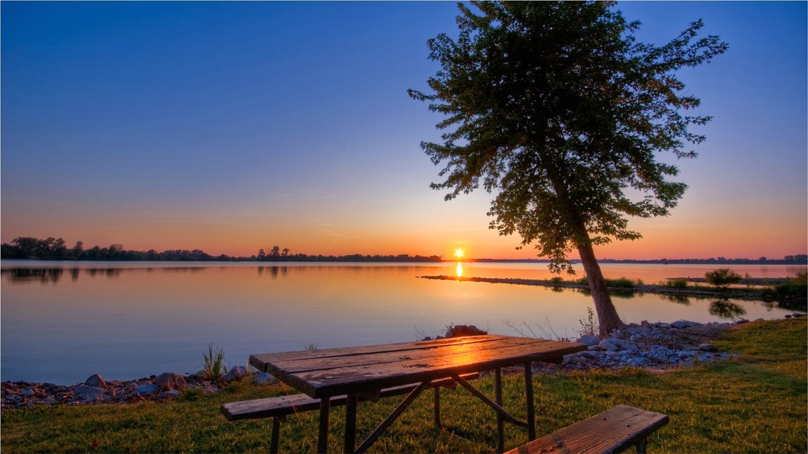 wallpaper alam bergerak,sky,nature,natural landscape,tree,water