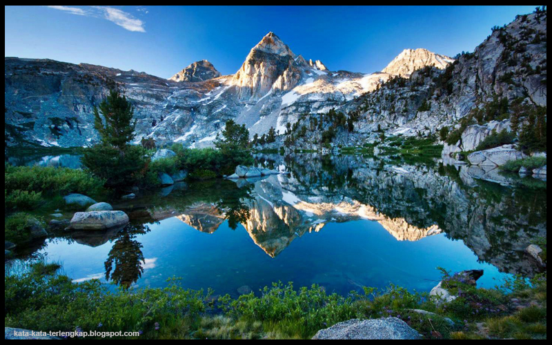 fondos de pantalla pemandangan alam bergerak,montaña,paisaje natural,naturaleza,reflexión,tarn