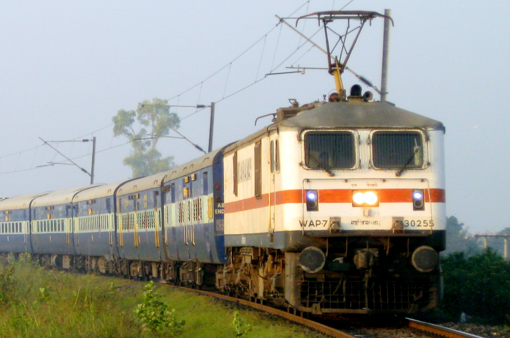 papier peint train indien,train,matériel roulant,locomotive,piste,chemin de fer