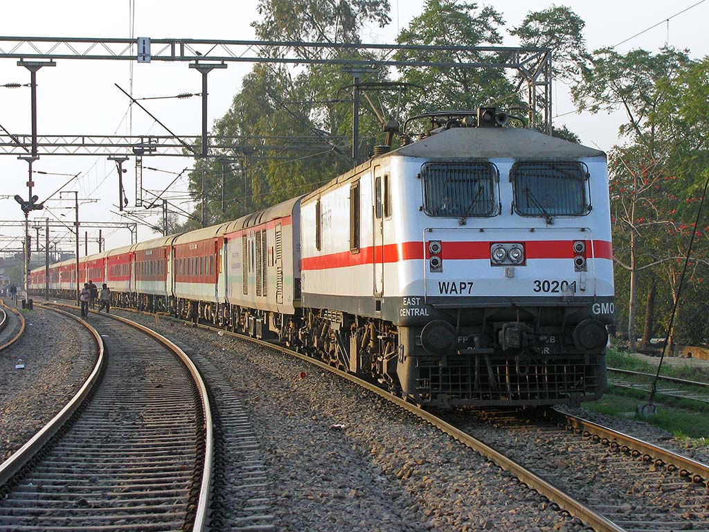 fondo de pantalla de tren indio,entrenar,vehículo,pista,ferrocarril,material rodante