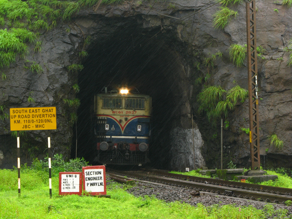 インドの鉄道の壁紙,トンネル,追跡,鉄道,大通り,車両