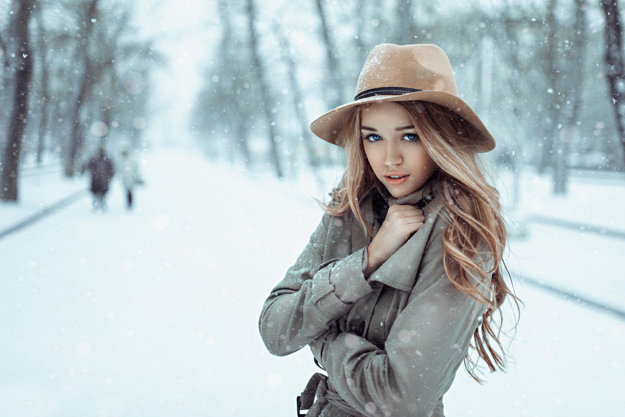 열린 소녀 벽지,겨울,의류,아름다움,눈,모자