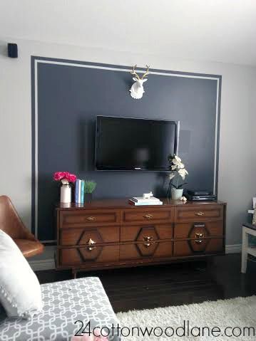 tv 뒤의 벽지,가구,방,특성,서랍장,인테리어 디자인