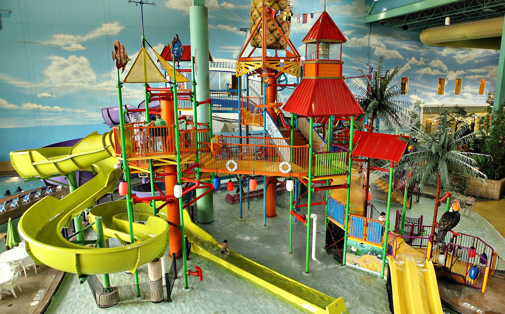 fondo de pantalla de parque acuático,parque de atracciones,patio de recreo,parque acuatico,tobogán de juegos,parque
