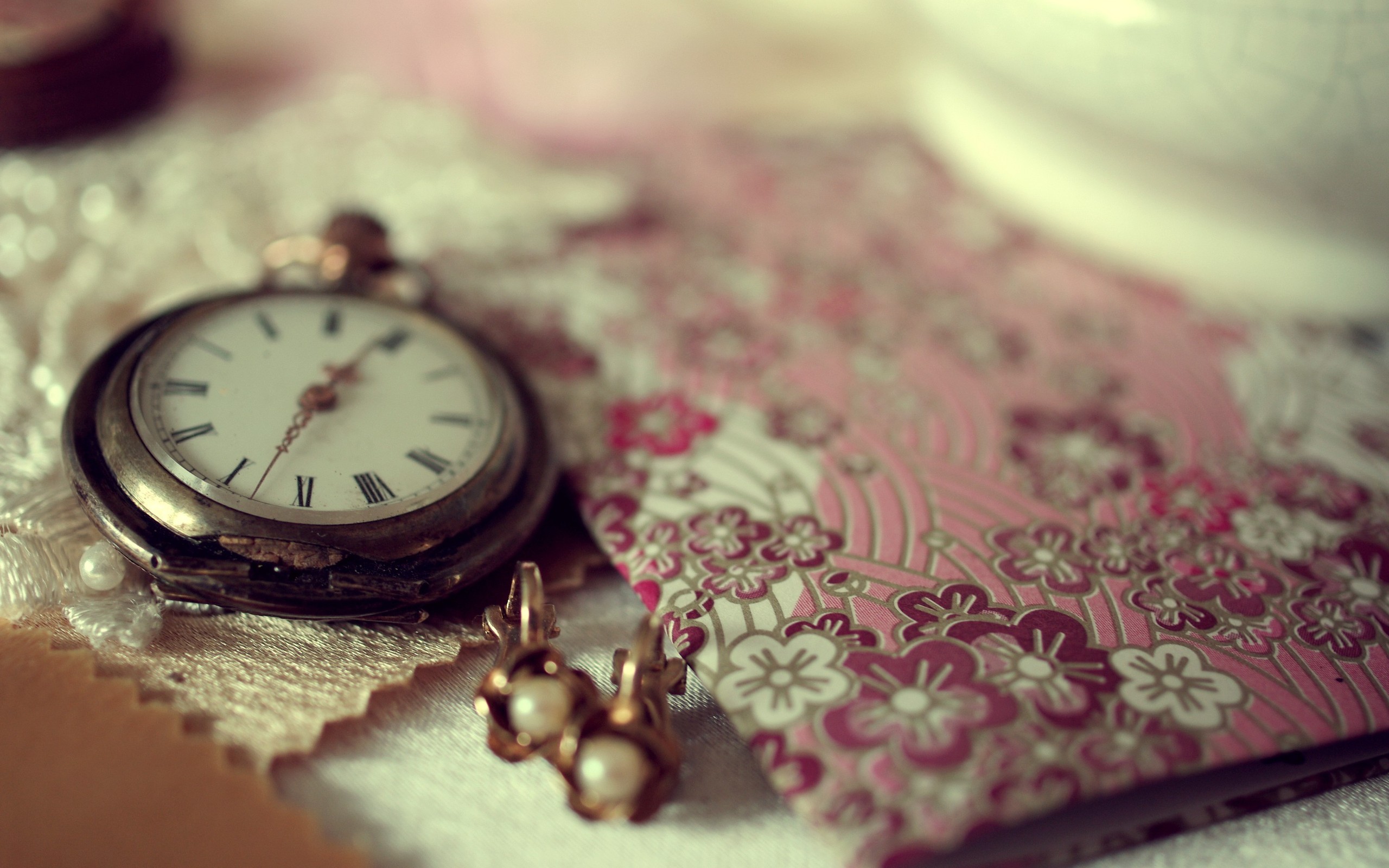 달콤한 벽지,분홍,손목 시계,정물 사진,주머니 시계,직물