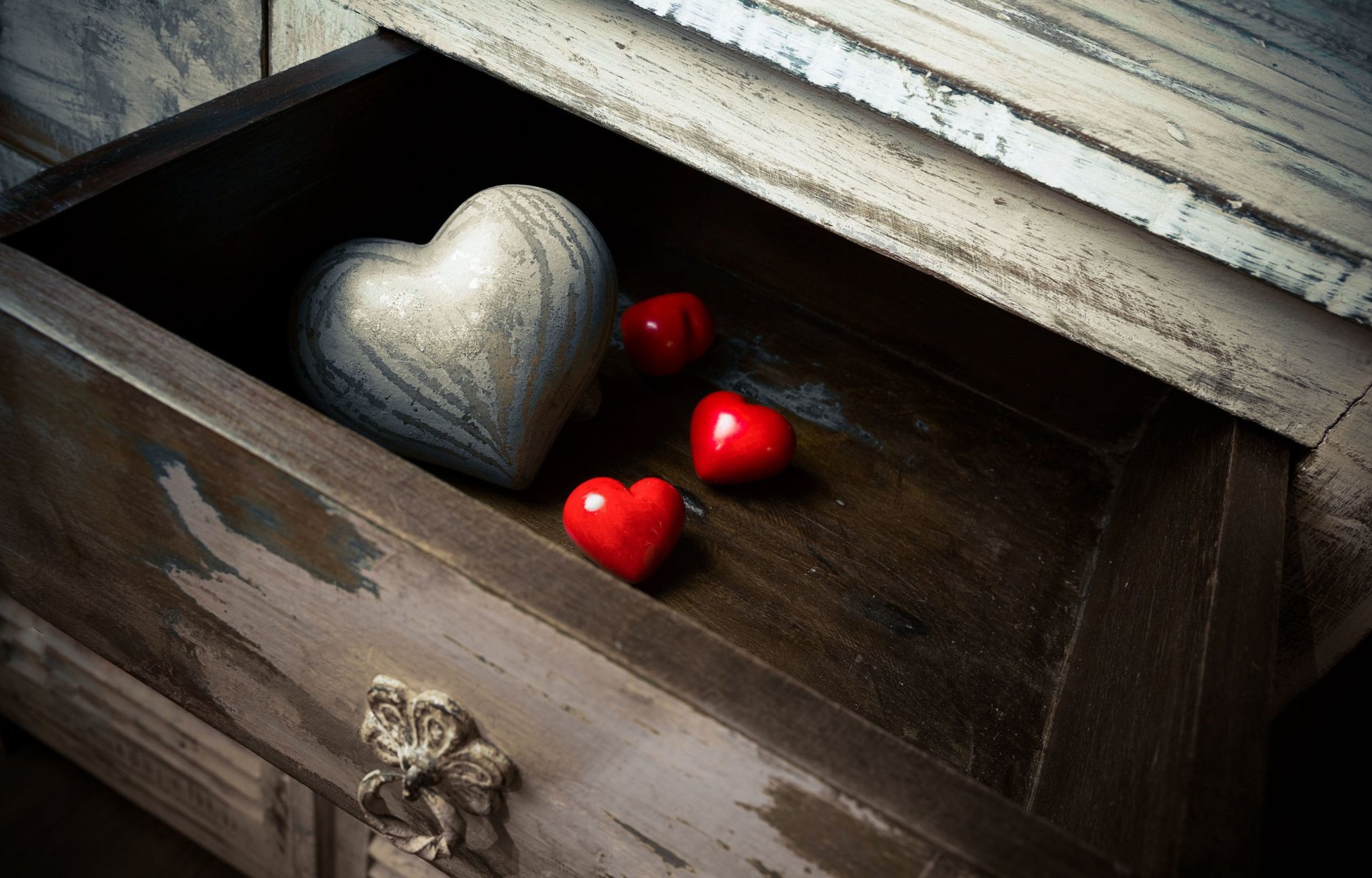 amour fond d'écran hd pleine taille,rouge,photographie de nature morte,bois,cœur,meubles