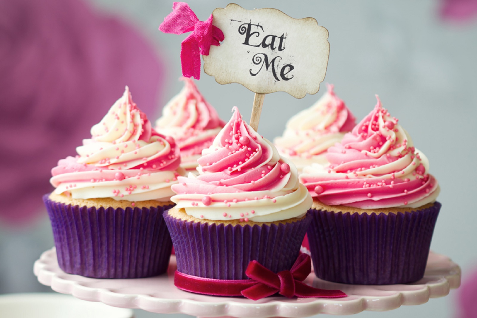 fond d'écran cupcake,petit gâteau,crème au beurre,rose,glaçage,gâteau