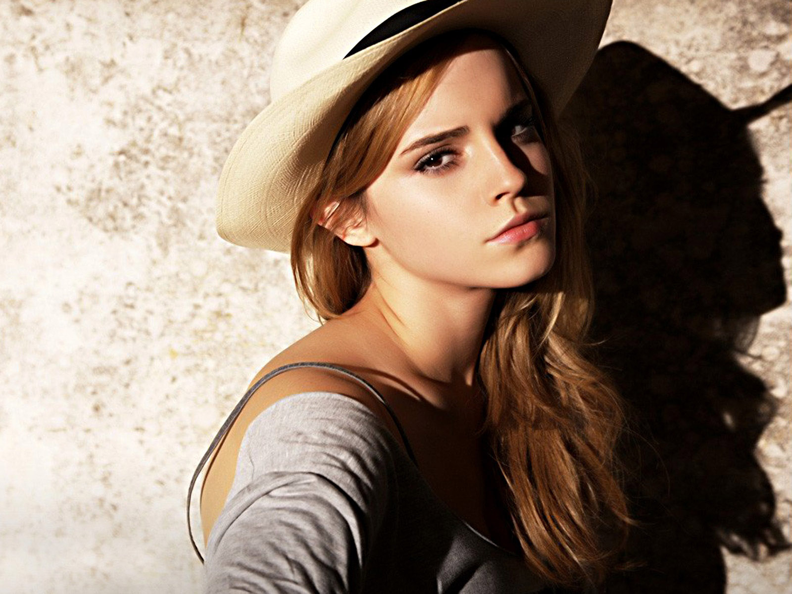 emma watson wallpaper,capelli,bellezza,cappello,acconciatura,modella