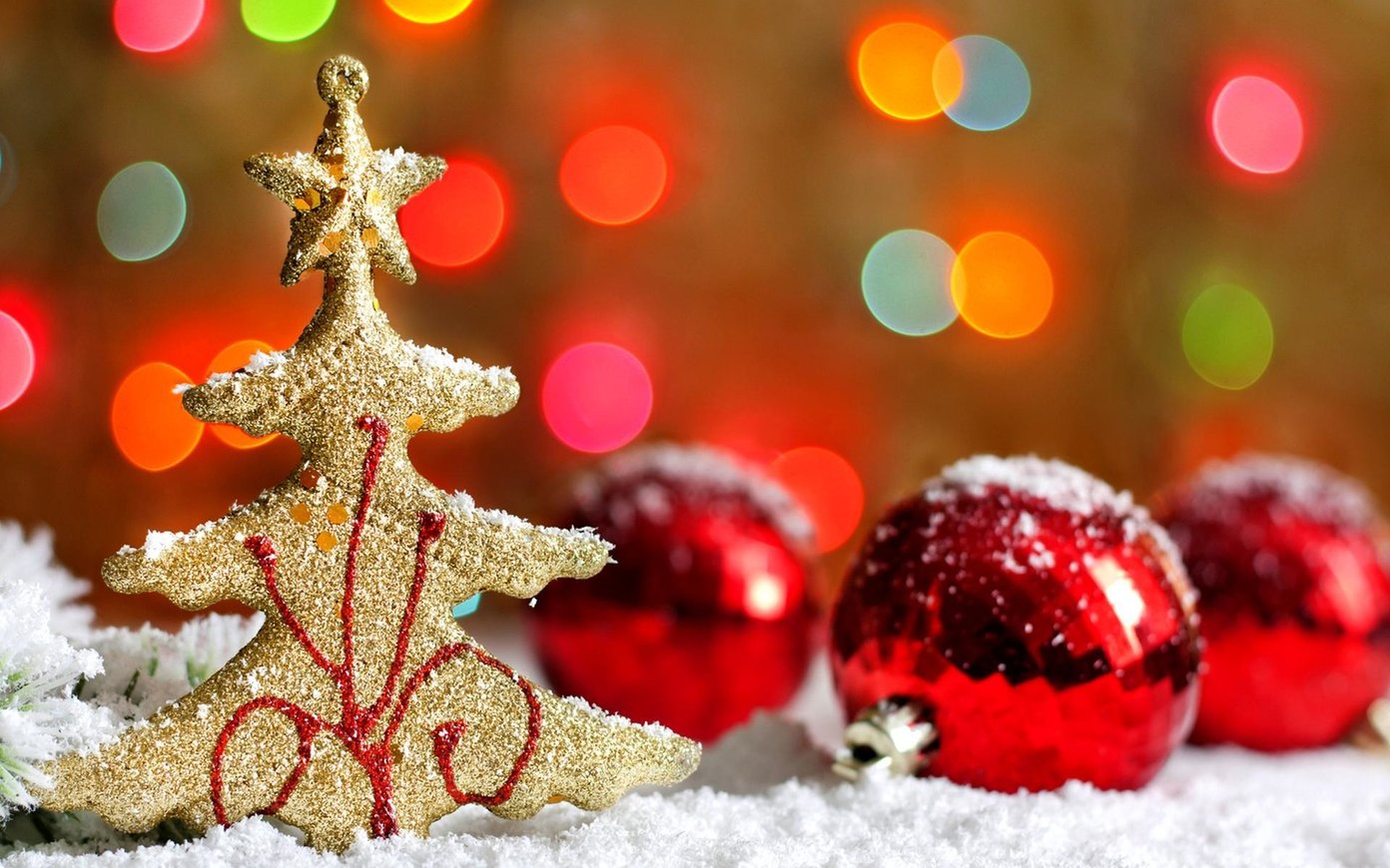 holiday wallpaper,christmas ornament,christmas decoration,christmas,christmas eve,christmas tree