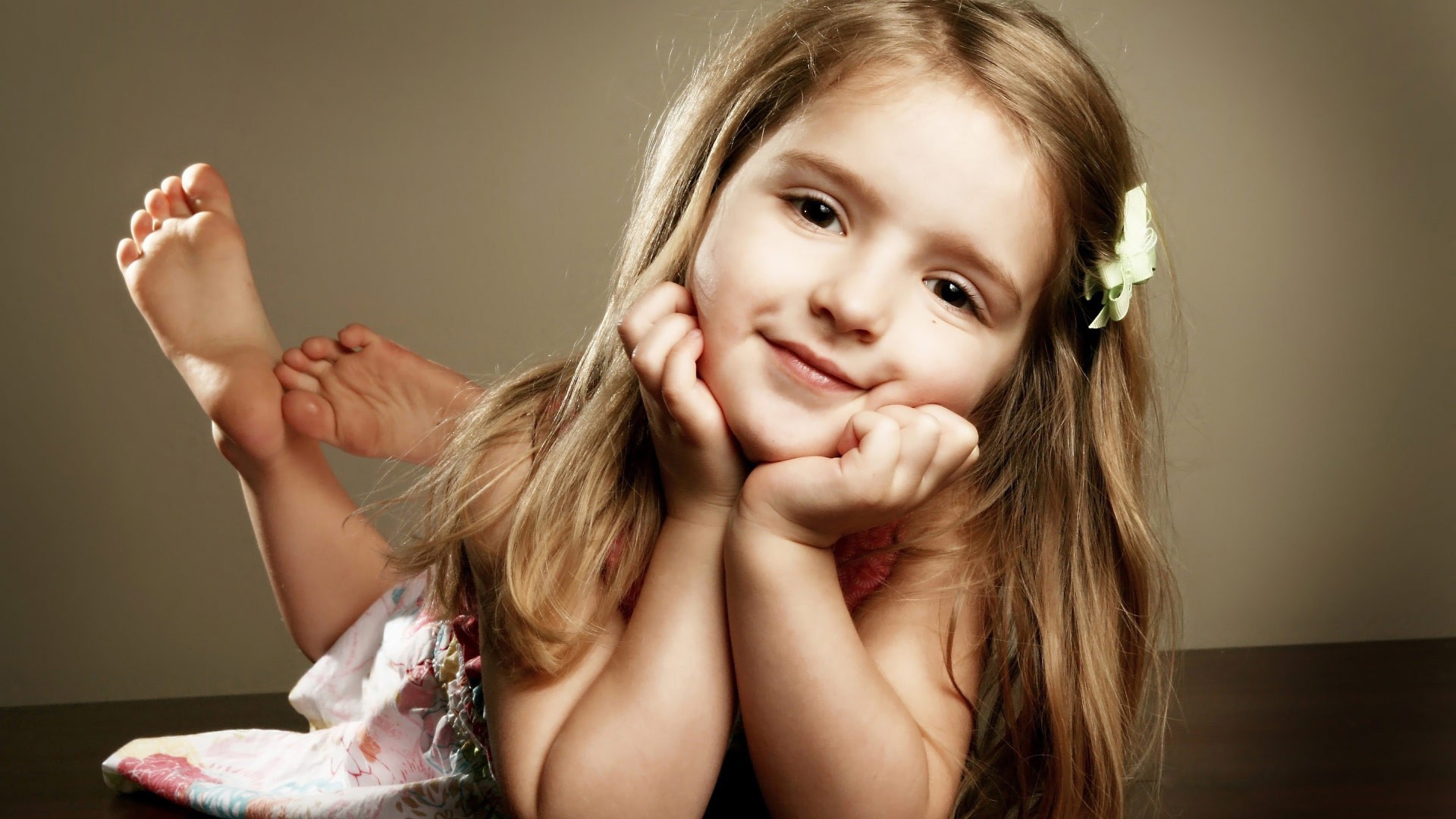 fond d'écran fille douce,enfant,cheveux,visage,beauté,blond