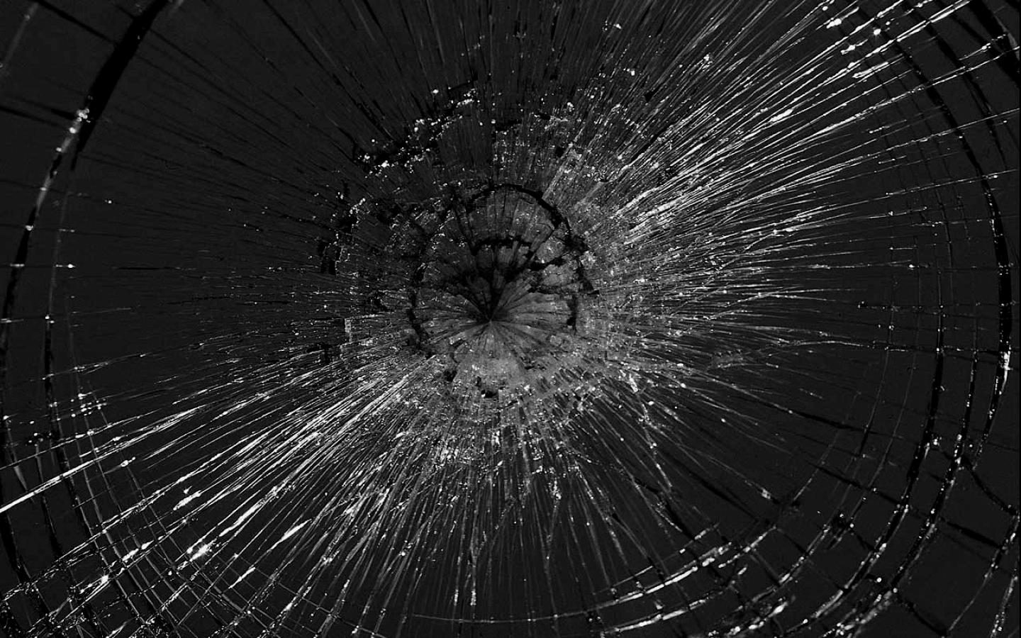 broken screen wallpaper hd,black,black and white,water,monochrome photography,monochrome