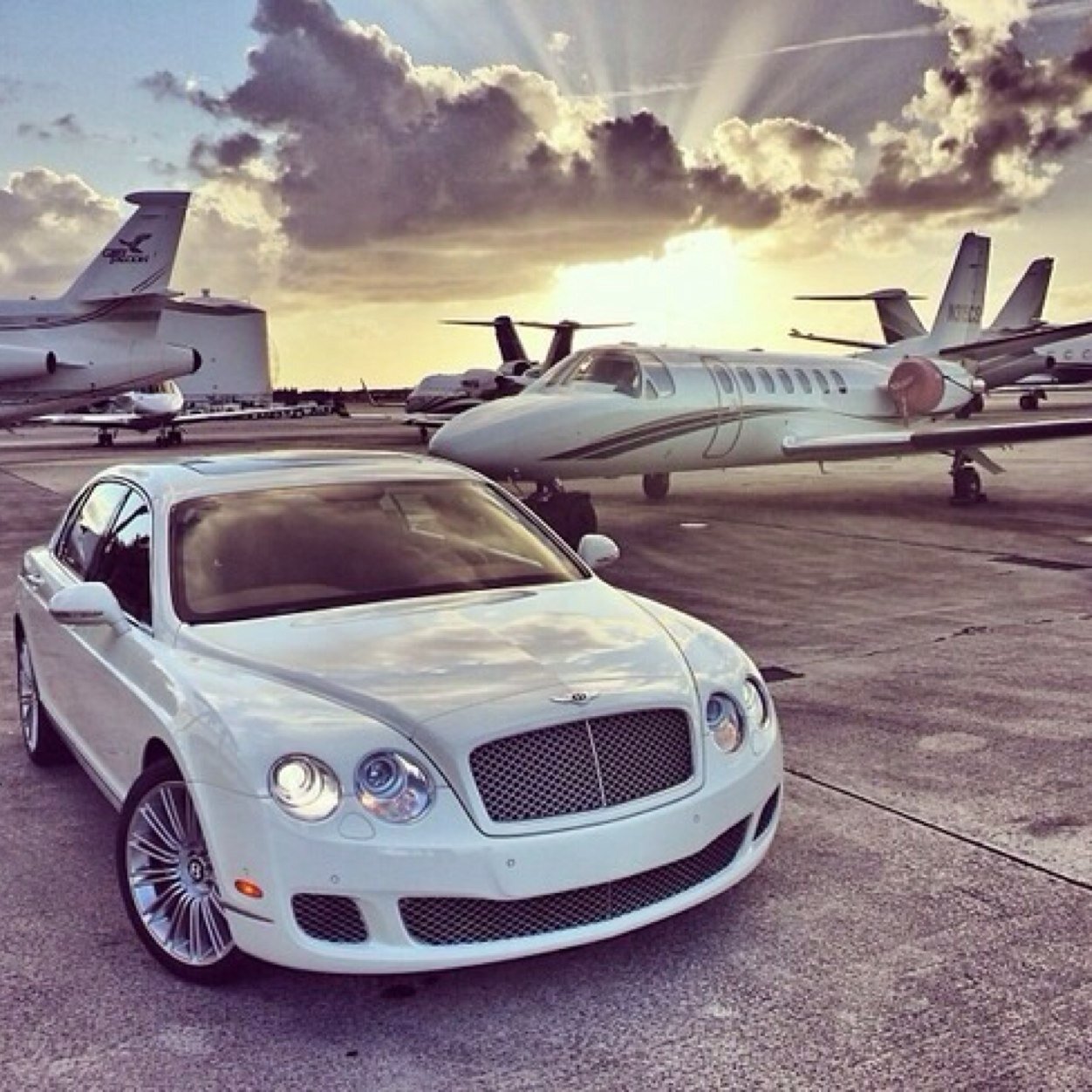 rich wallpaper,land vehicle,vehicle,luxury vehicle,car,bentley