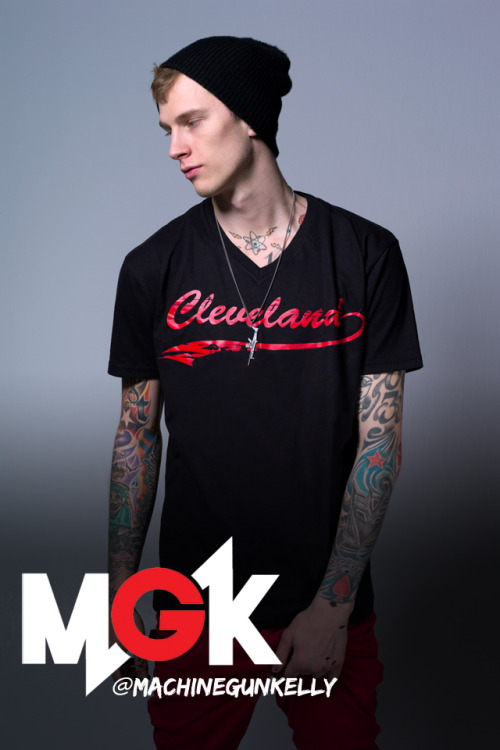 mgk wallpaper,t shirt,clothing,black,cool,sleeve