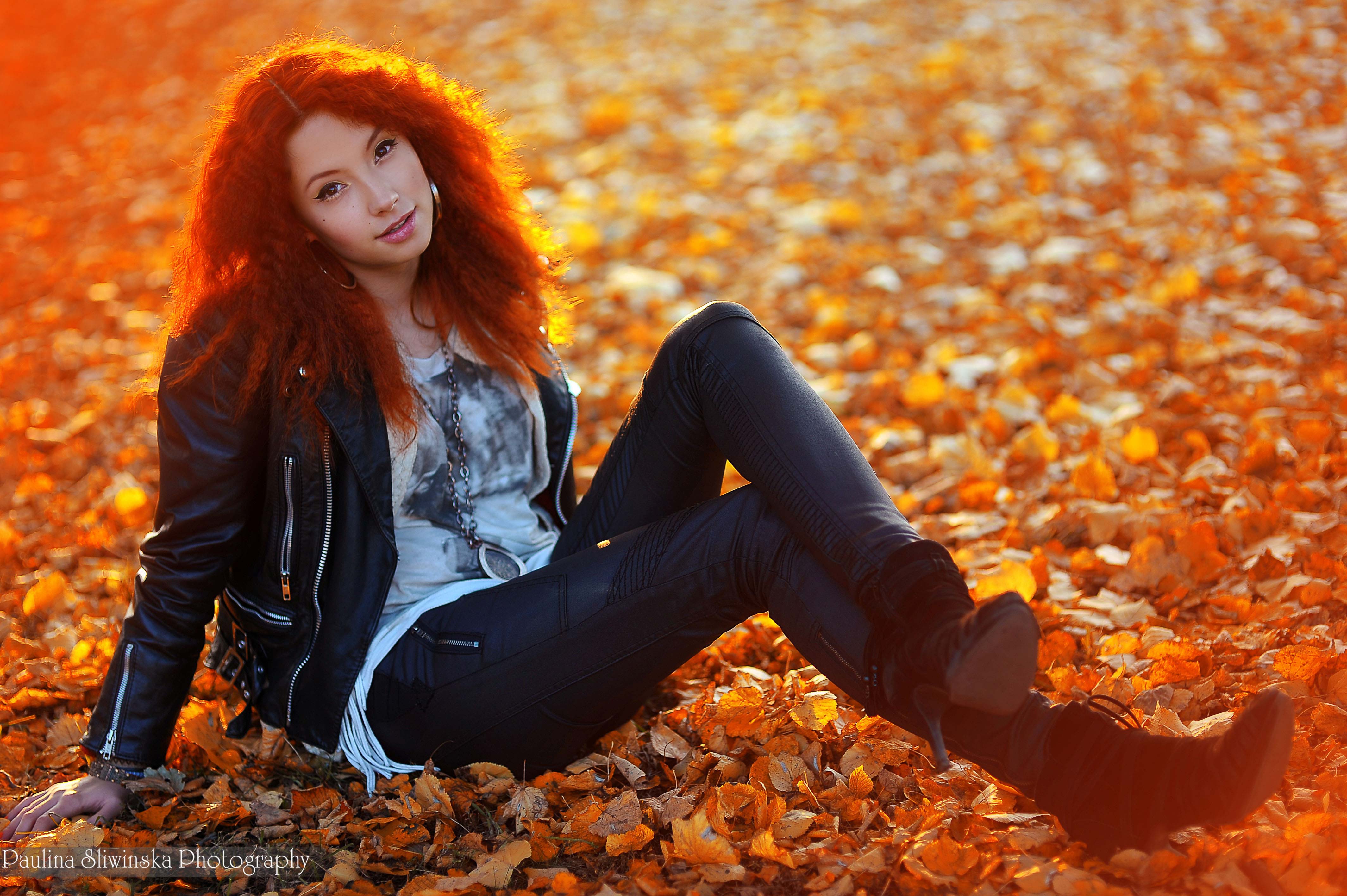 fondo de pantalla de niña 4k,cabello,hoja,naranja,otoño,belleza