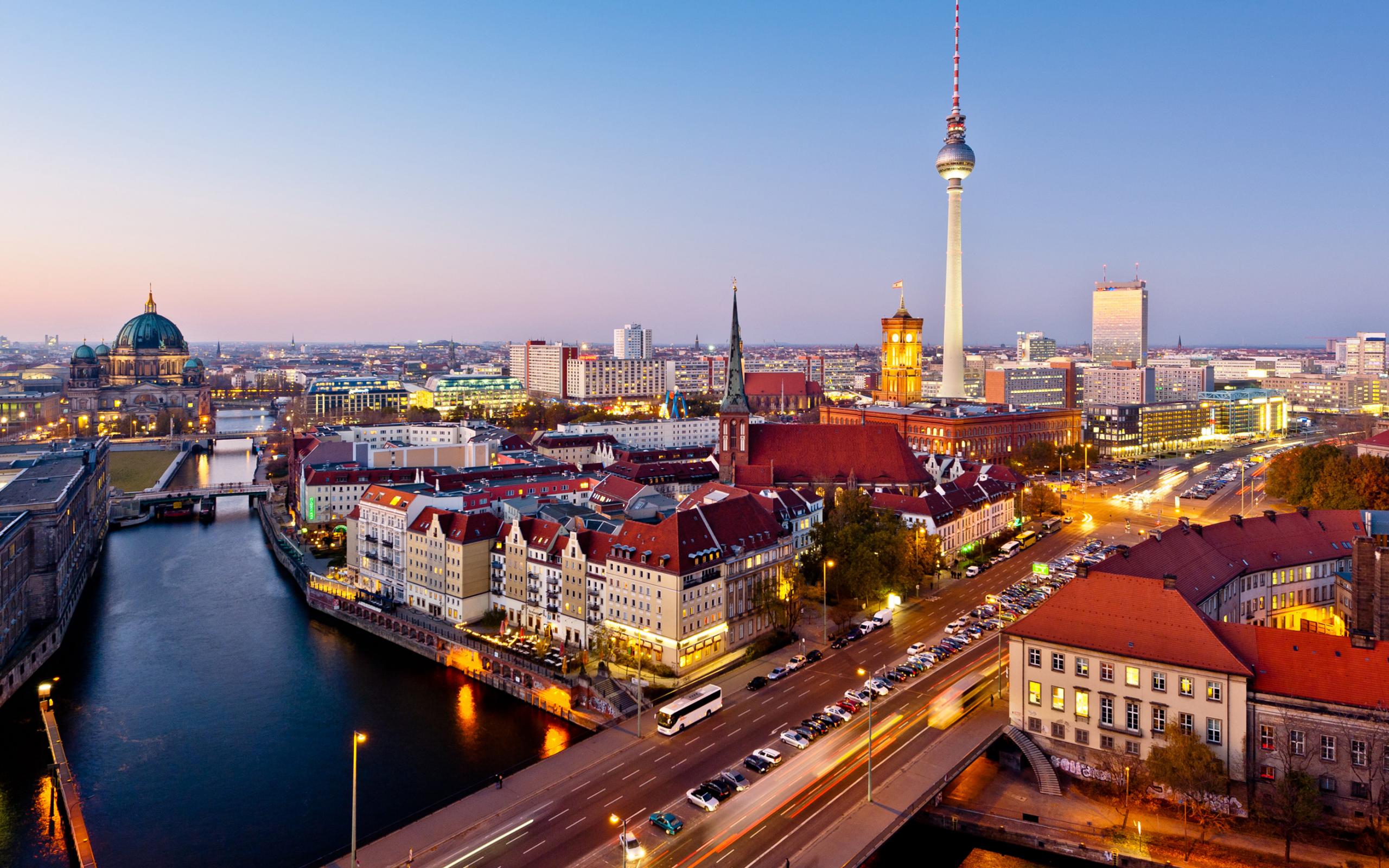 berlin wallpaper,cityscape,city,metropolitan area,urban area,skyline