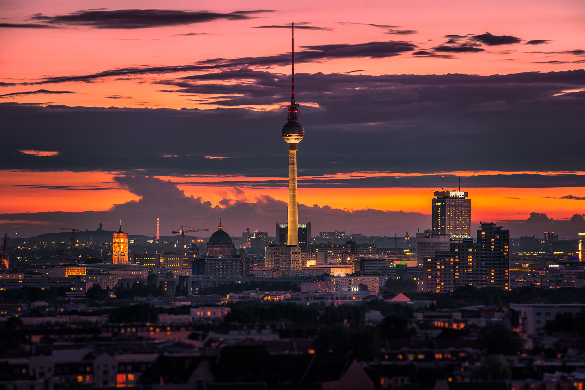 fondo de pantalla de berlín,cielo,ciudad,área urbana,paisaje urbano,puesta de sol