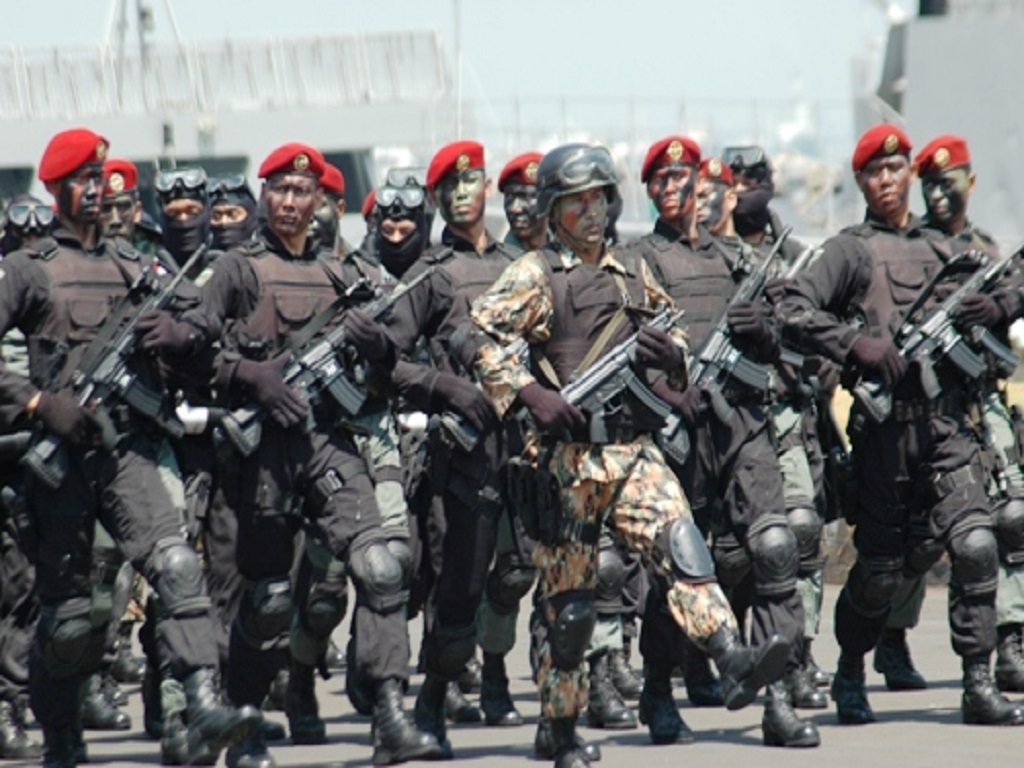 carta da parati tni,esercito,truppe,militare,persone,soldato