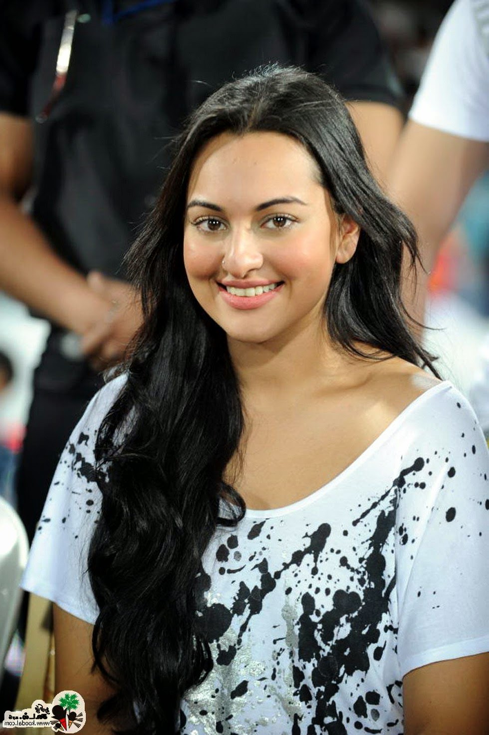 sonakshi sinha wallpaper,hair,hairstyle,long hair,black hair,photography