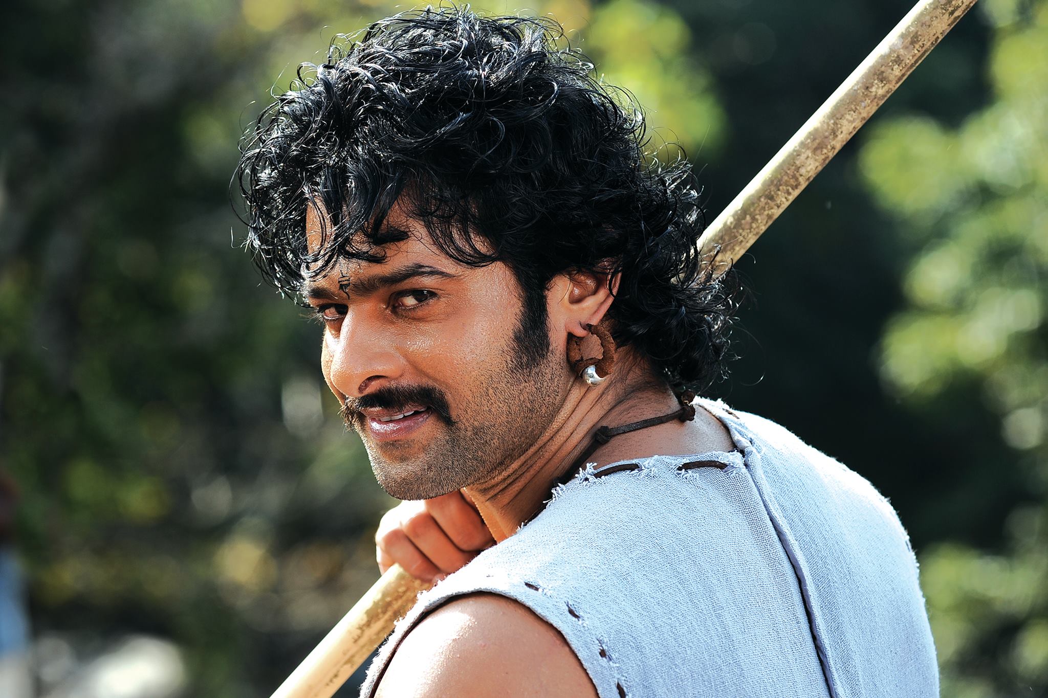 sfondi di prabhas,capelli,acconciatura,baffi,barba,capelli neri