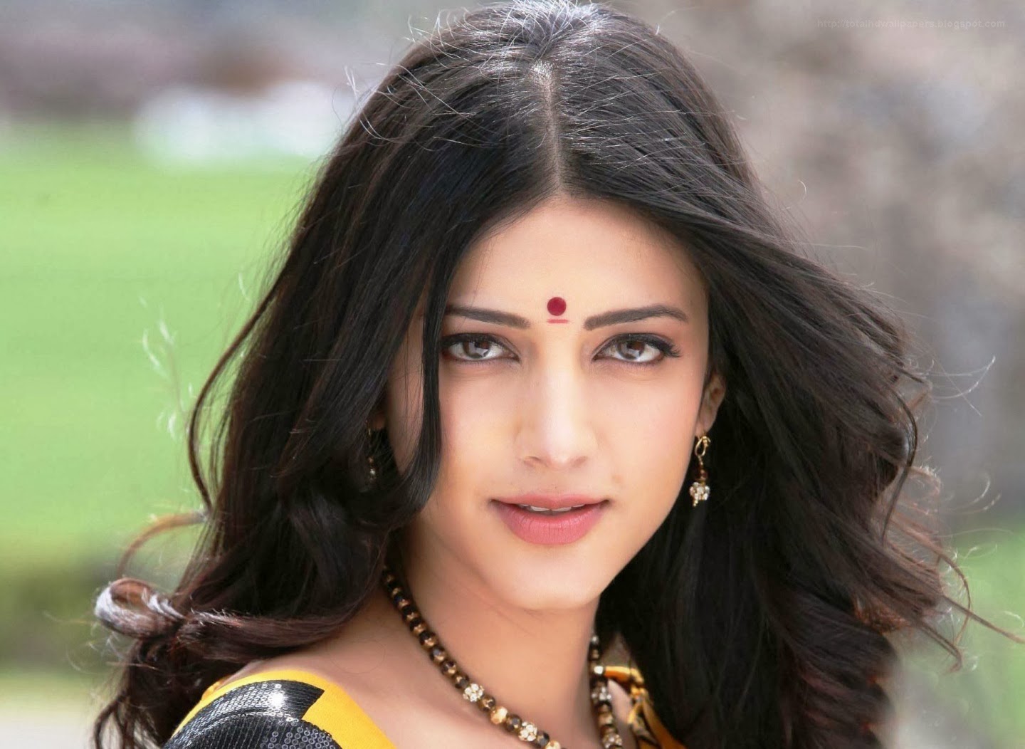 shruti hassan hd wallpaper,hair,hairstyle,eyebrow,beauty,long hair