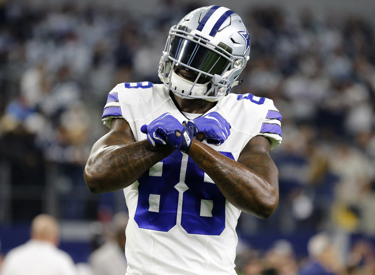 dez bryant tapete,spieler,sportausrüstung,helm,fußballausrüstung,sportausrüstung