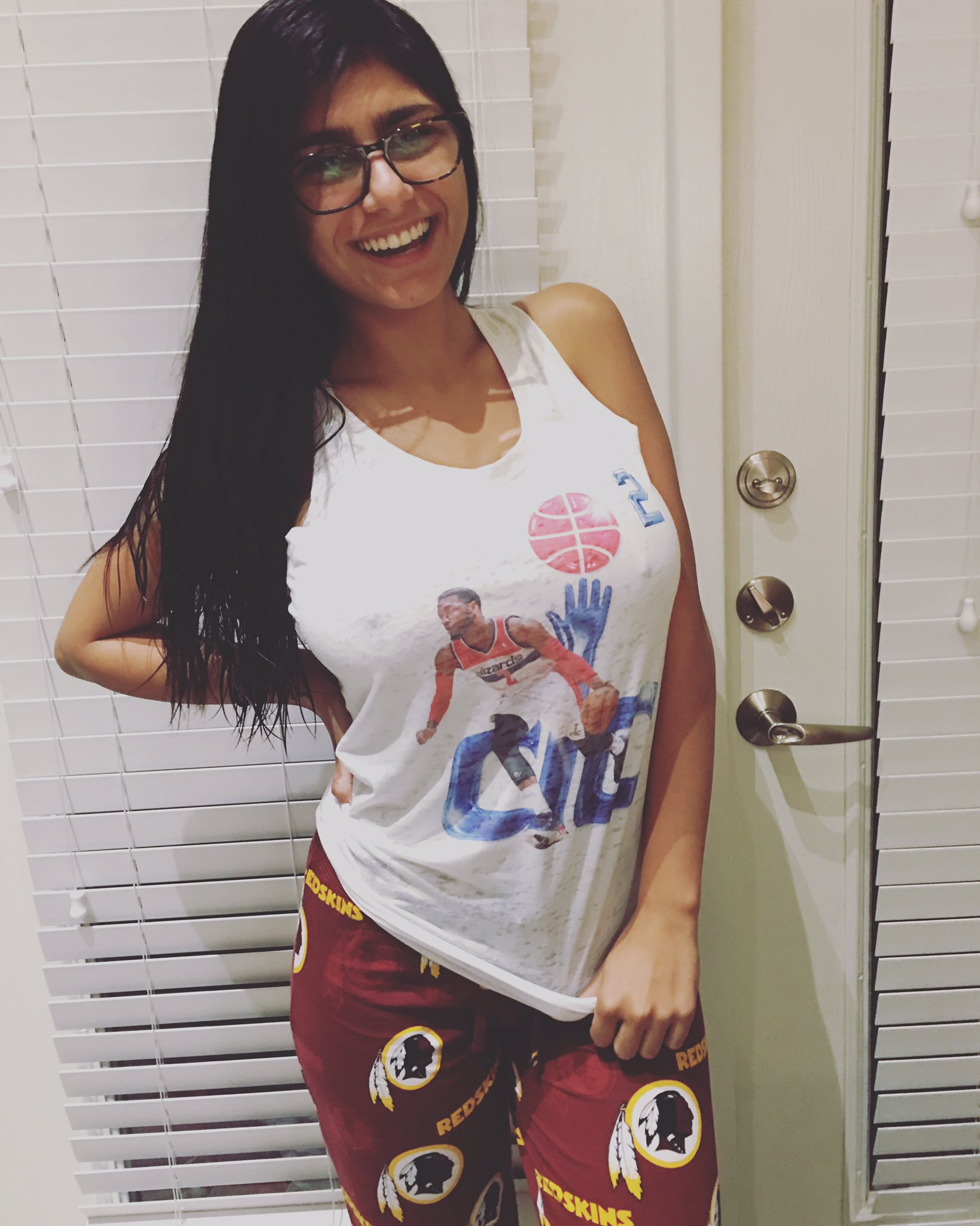 mia khalifa wallpaper,clothing,white,t shirt,cool,shoulder