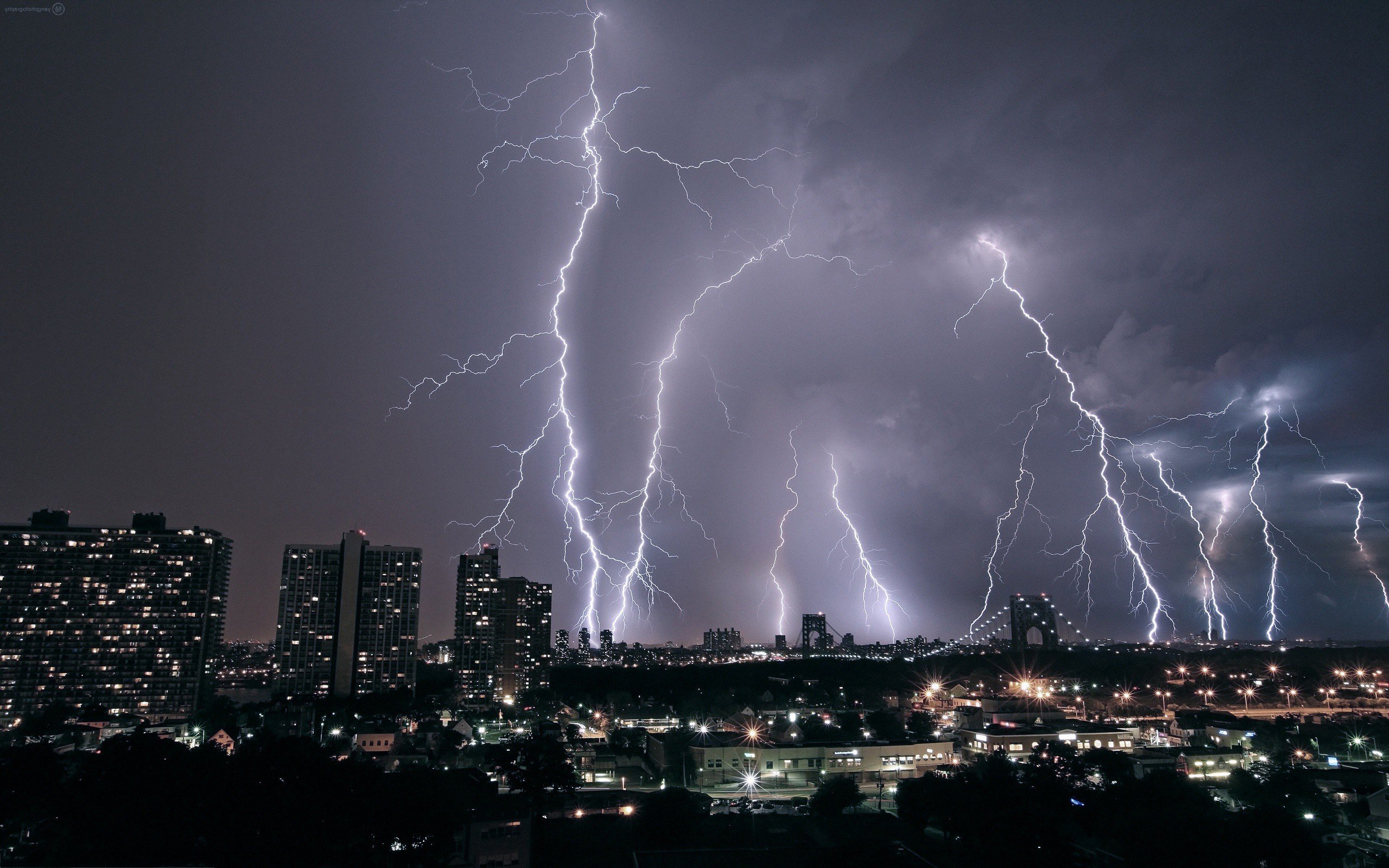 fond d'écran tonnerre,tonnerre,foudre,orage,ciel,paysage urbain