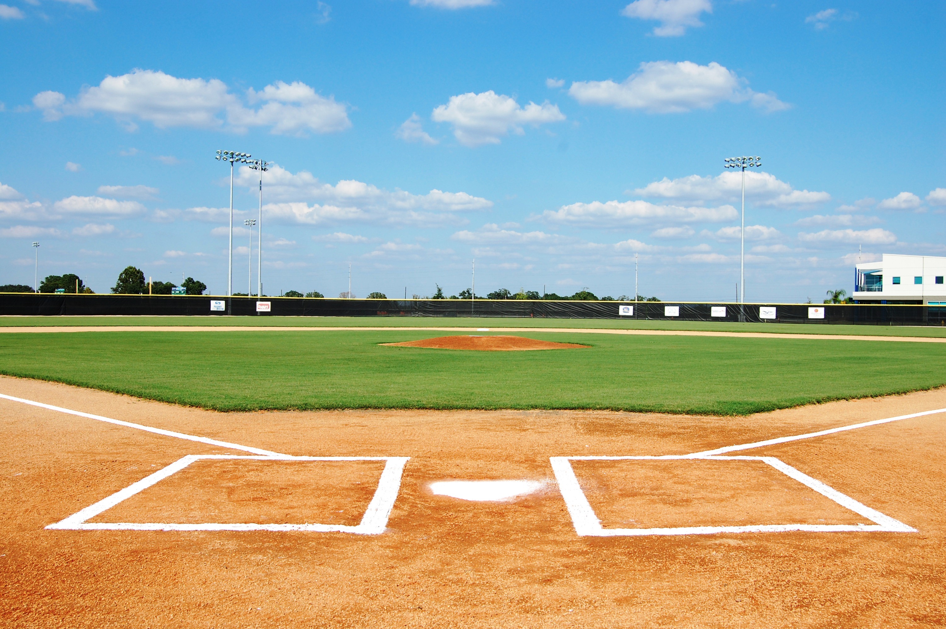 fonds d'écran de softball,terrain de baseball,stade,parc de baseball,jeux de batte et de balle,baseball universitaire