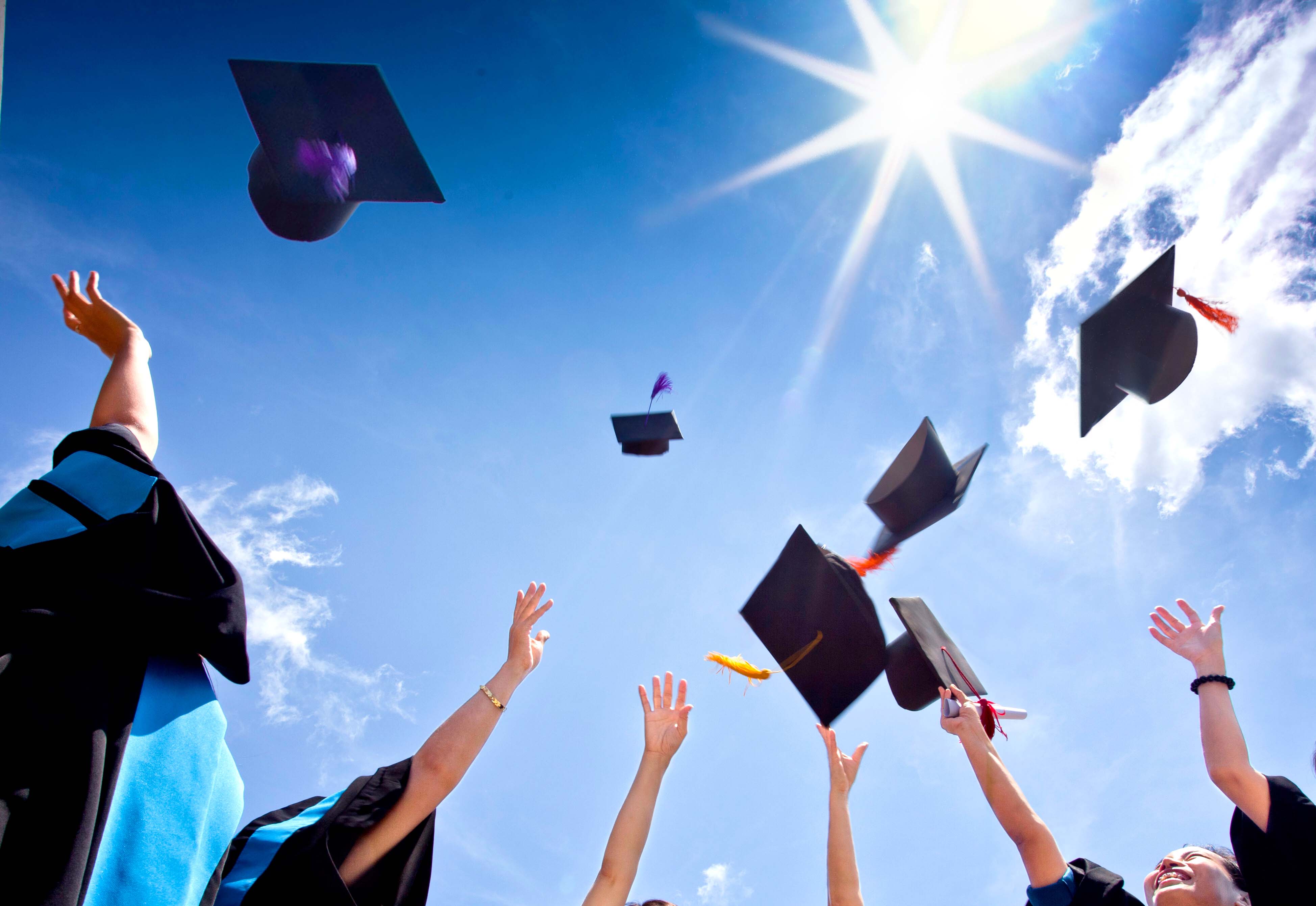 fondo de pantalla de graduación,graduación,vestimenta académica,cielo,divertido,sombrerería