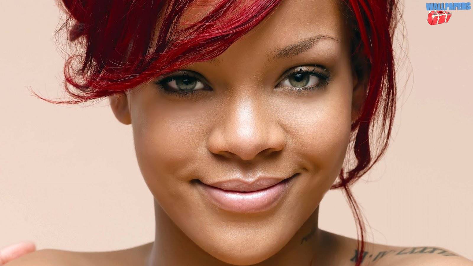 fond d'écran rihanna,visage,cheveux,sourcil,lèvre,coiffure