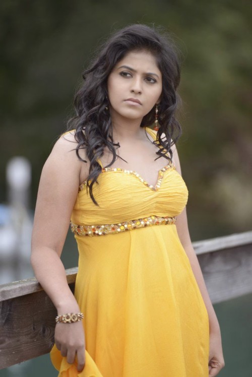 actrice tamoule fonds d'écran hd 1080p,jaune,séance photo,vêtements,abdomen,beauté