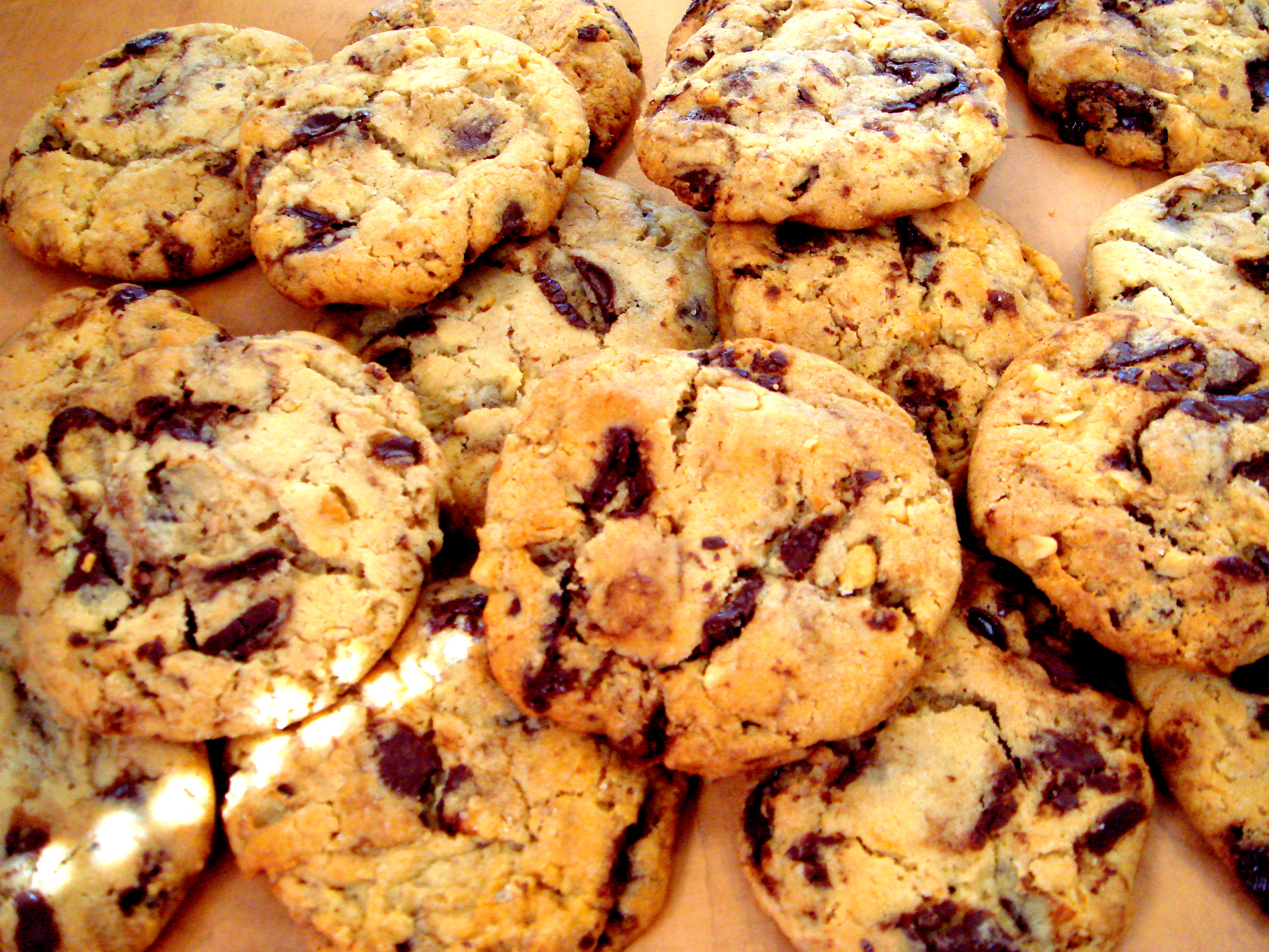 cookie wallpaper,food,cookies and crackers,dish,chocolate chip cookie,oatmeal raisin cookies