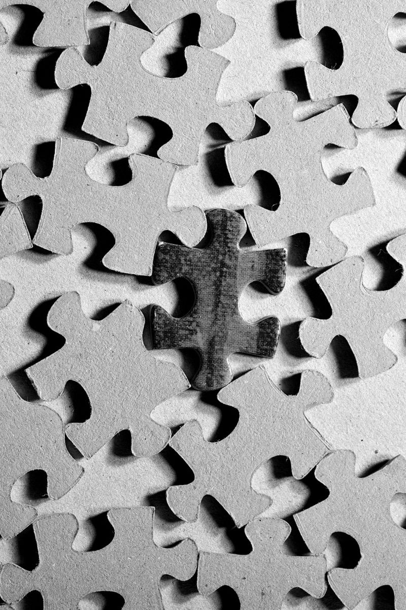 puzzle wallpaper,muster,schwarz und weiß,monochrome fotografie,einfarbig,metall