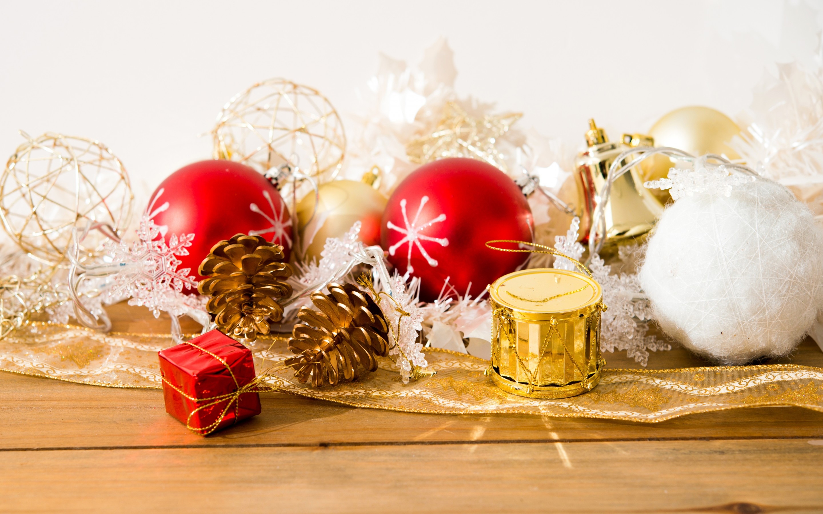 papel tapiz de regalo,decoración navideña,decoración navideña,naturaleza muerta,fotografía de naturaleza muerta,navidad