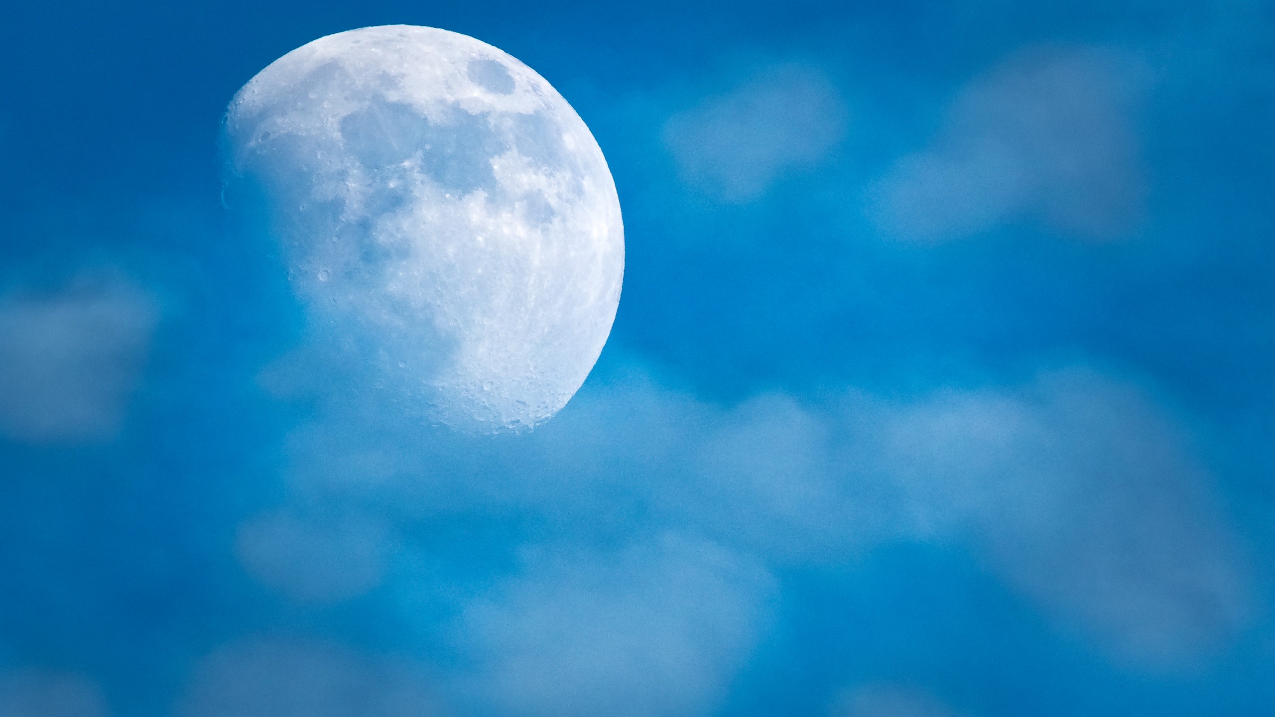 blaue tapete voll hd,himmel,blau,tagsüber,mond,wolke